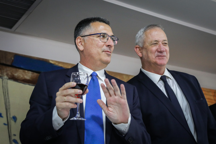 בני גנץ וגדעון סער