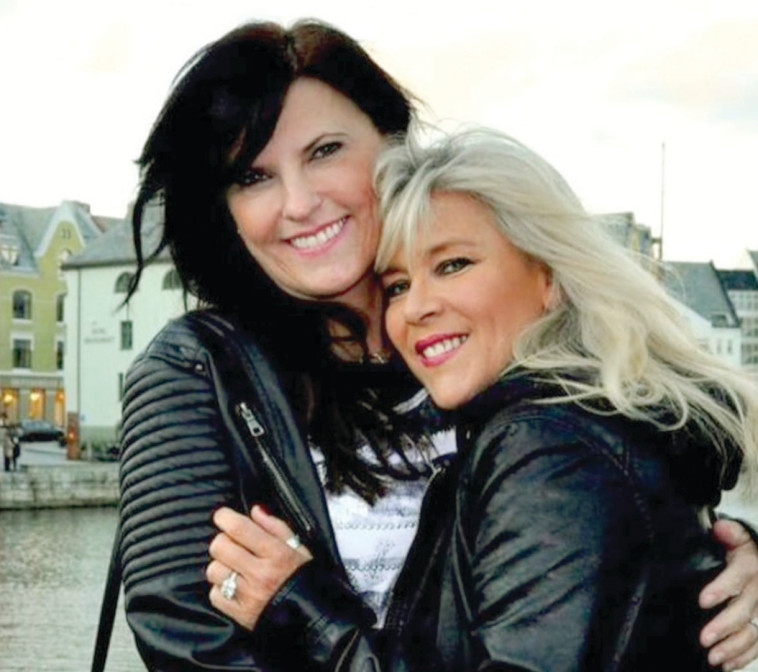 סמנתה פוקס וארוסתה