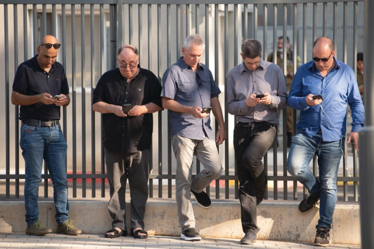 מימין אור הלר, אמיר קורן דובר שר הביטחון, אלון בן דוד, אבי בניהו, אמיר בוחבוט צילום דוצ