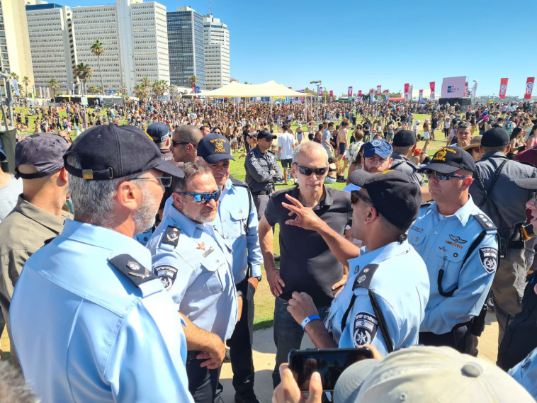 השר לביטחון פנים עומר בר-לב ומפכ''ל המשטרה רנ''צ קובי שבתאי
