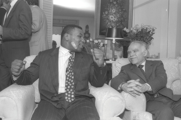 יצחק שמיר עם מייק טייסון