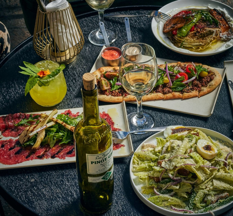 פותחים שולחן בסר עבדול