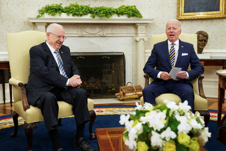הנשיאים ריבלין וג'ו ביידן בפגישתם בבית הלבן (צילום: REUTERS/Kevin Lamarque)