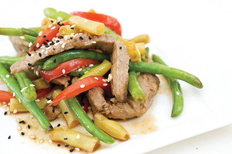 נתחי שייטל וירקות מוקפצים