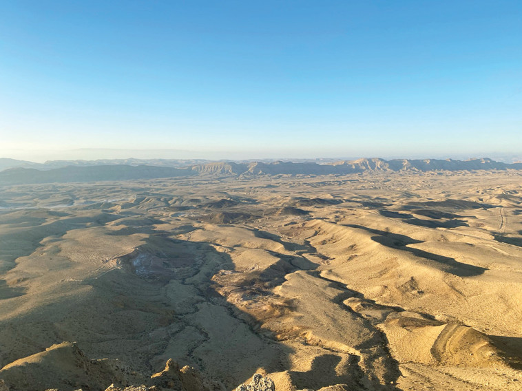 תצפית אל המכתש מהר אבנון (צילום: מיטל שרעבי)