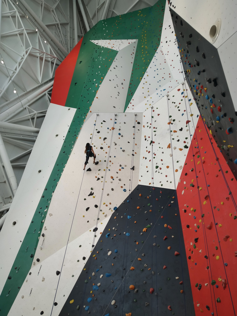 קיר טיפוס באבו דאבי