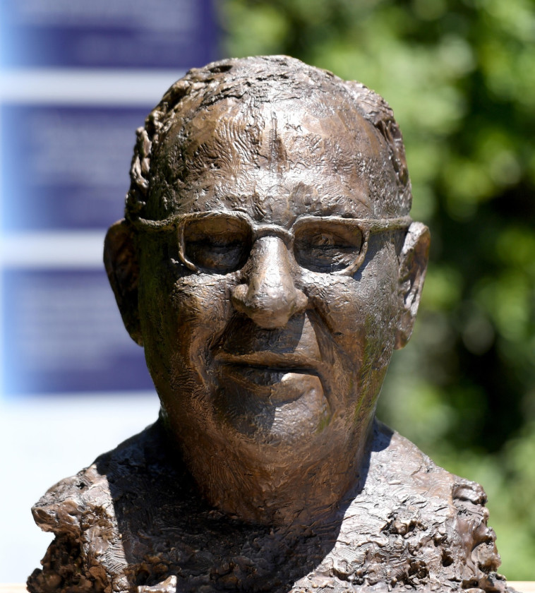 פסל הנשיא ריבלין 