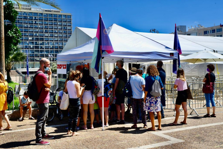 תחנת בדיקת קורונה בכיכר רבין