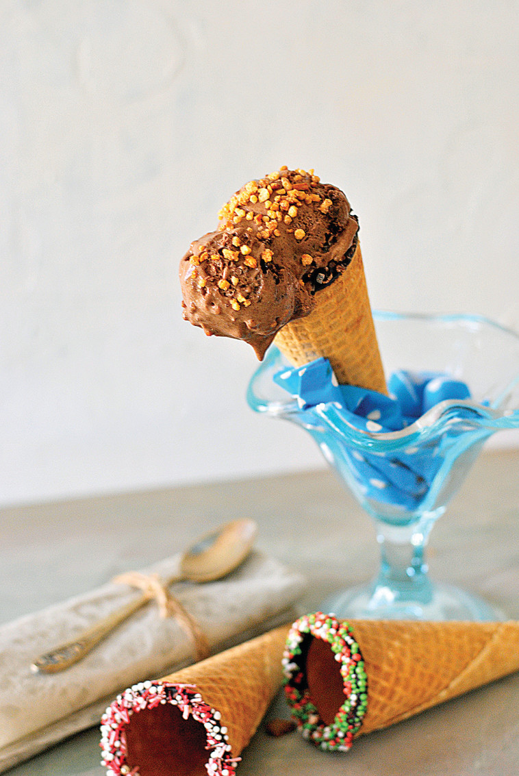 גלידת שוקולד אגוזים (צילום: פסקל פרץ-רובין)