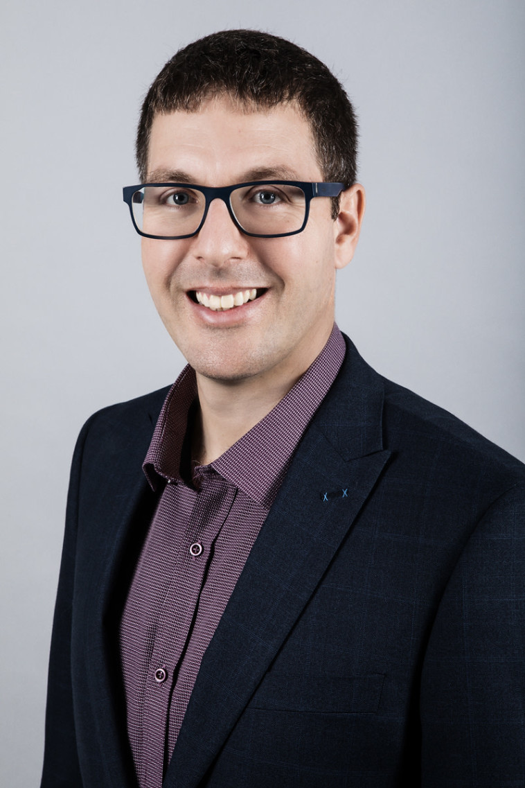 עו''ד זיו אנגל