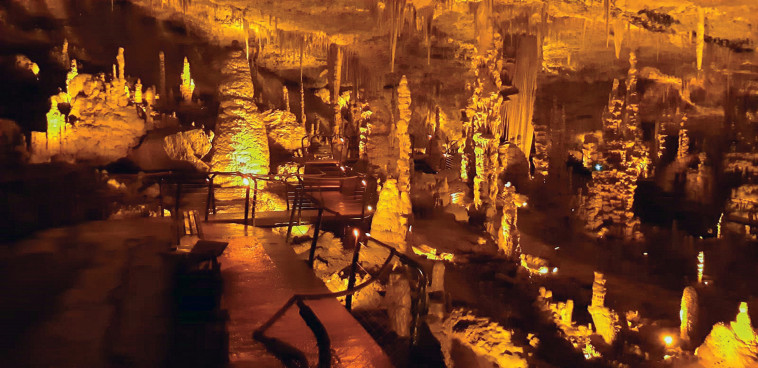 מערת הנטיפים