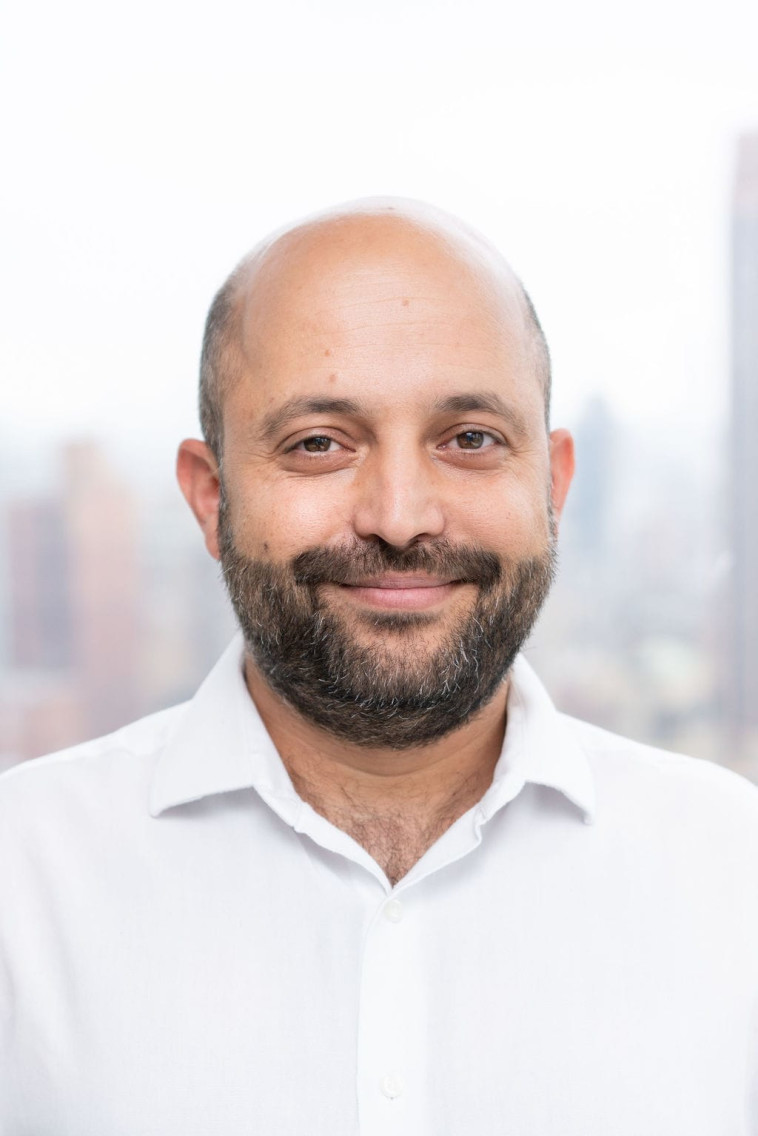 ד''ר איל חולתא