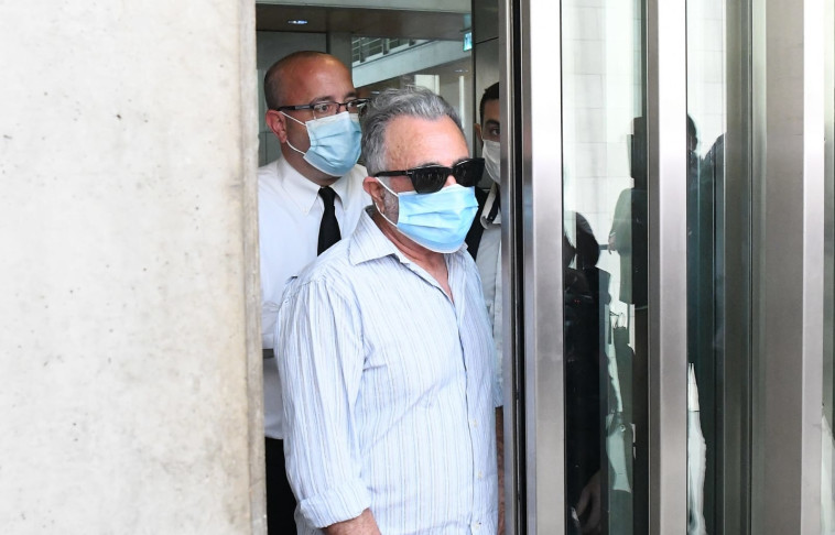 השחקן משה איבגי בבית המשפט