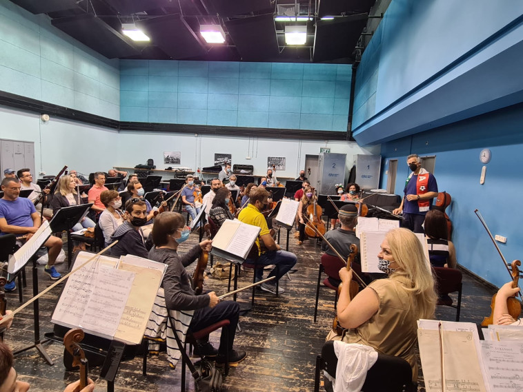 הסינפונייטה באר שבע מבצעת את ההמנון האיטלקי