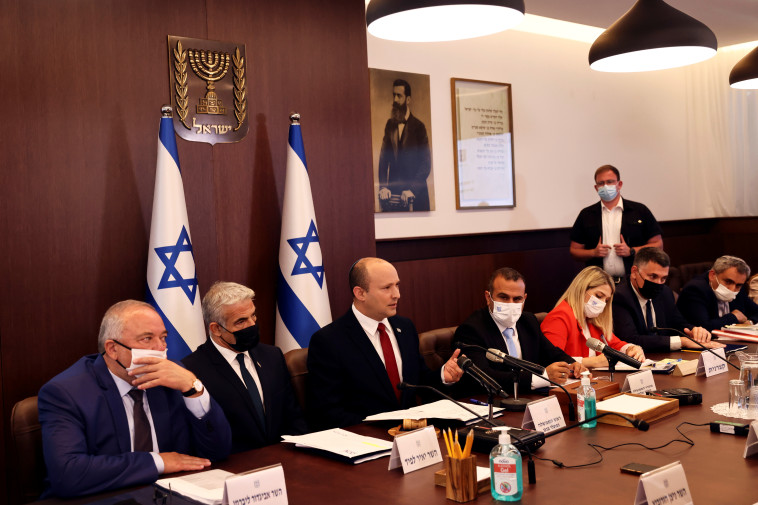 נפתלי בנט, יאיר לפיד, אביגדור ליברמן בישיבת הקבינט