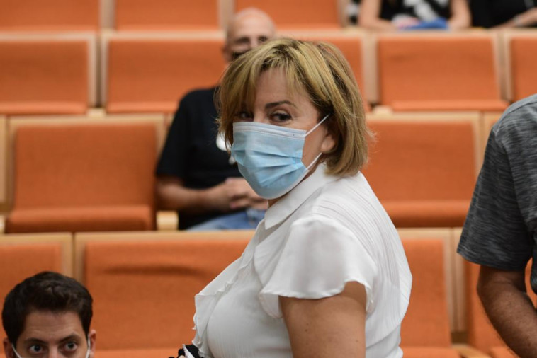 פאינה קירשנבאום בבית המשפט