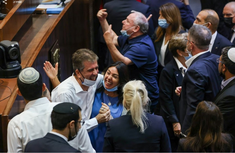 השמחה באופוזיציה 