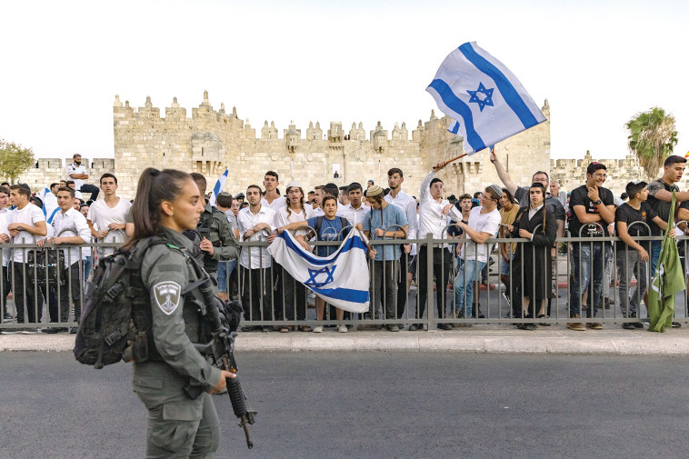 מצעד הדגלים  (צילום: אוליבייה פיטוסי, פלאש 90)