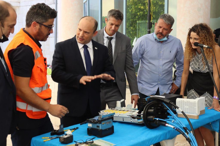 נפתלי בנט, יועז הנדל בטקס פריסת סיבים