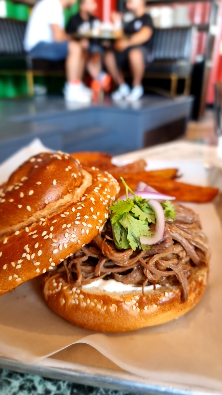 מנה בג'יימס 