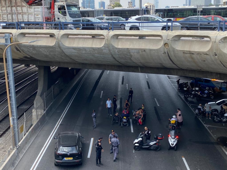 מחאת הנכים - חסימת כביש איילון 