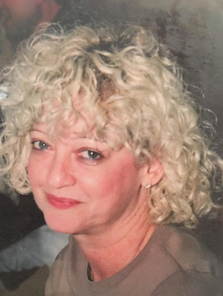 גילי שגיא, מנהלת בהתנדבות קו חירום של עמותת ל.א. לנשים מוכות