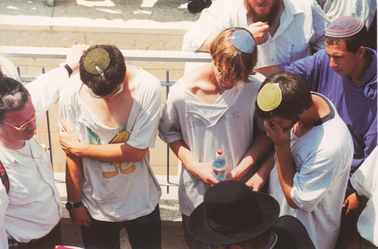 משפחת סחיווסחורדר בהלוויה לאחר הפיגוע