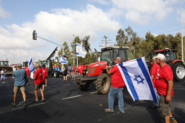 החקלאים מפגינים (צילום: יוסי אלוני, פלאש 90)