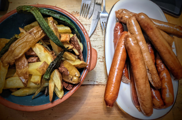 נקניקיות וציפס בנינג'ה