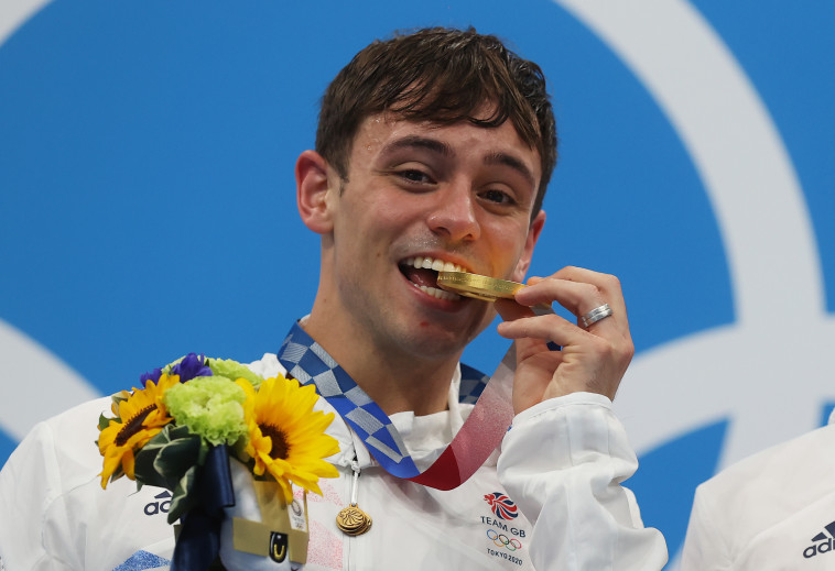 טום דיילי קוטף את מדליית הזהב (צילום: רויטרס)