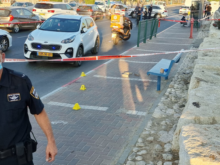 זירת אירוע הדקירה בפתח תקווה