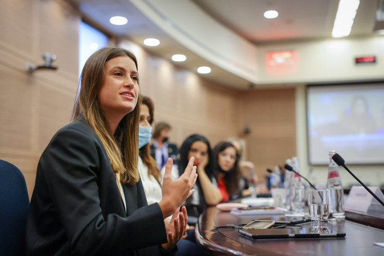 גל גברעם בדיון בכנסת בוועדה לקידום מעמד האישה