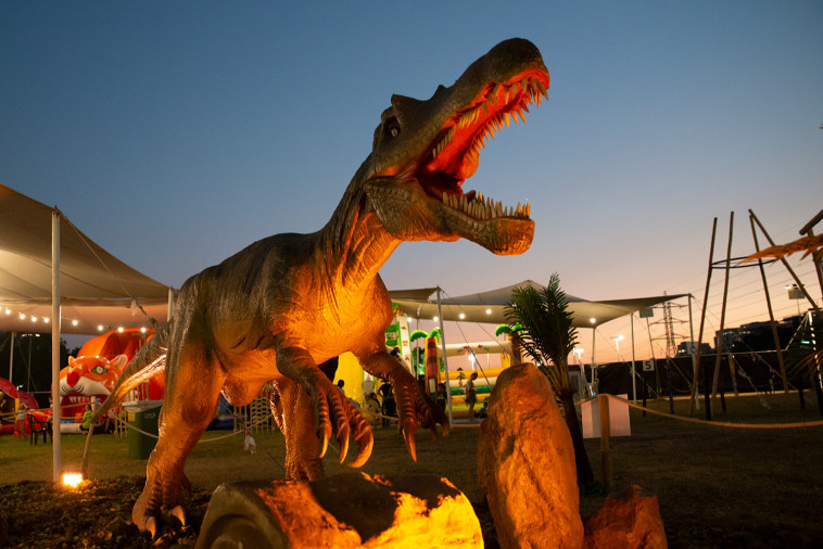 דינוזאורים בגדול טבעי בפארק הדינוזאורים