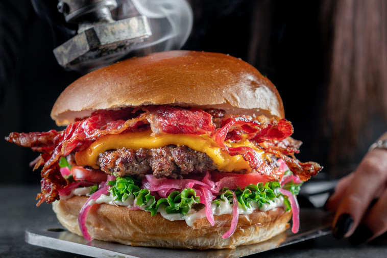 המבורגר צ'יזי של ההמבורגריה של שגב