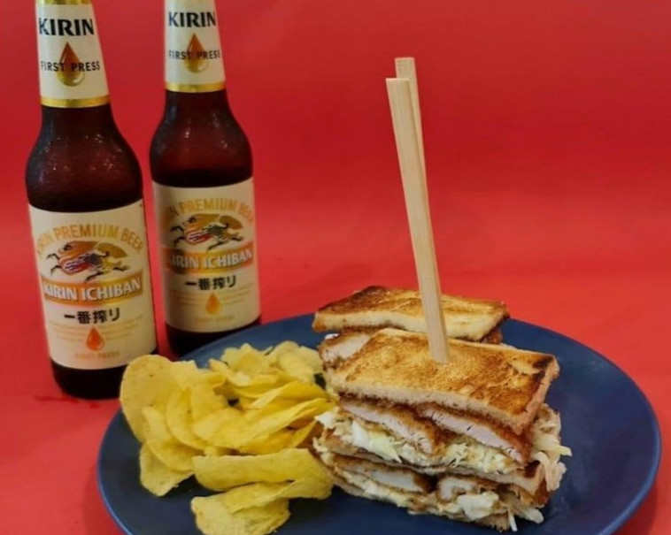 כריך שניצל יפני וקירין אצל תומאס זוהר