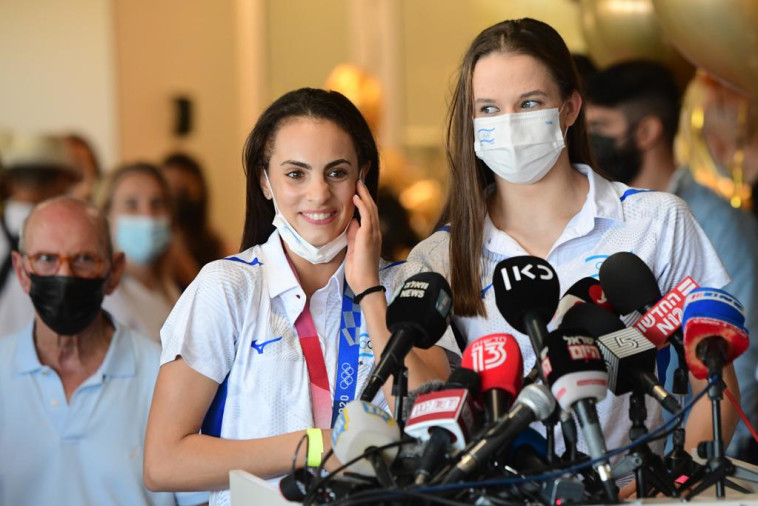 לינוי אשרם וניקול זליקמן