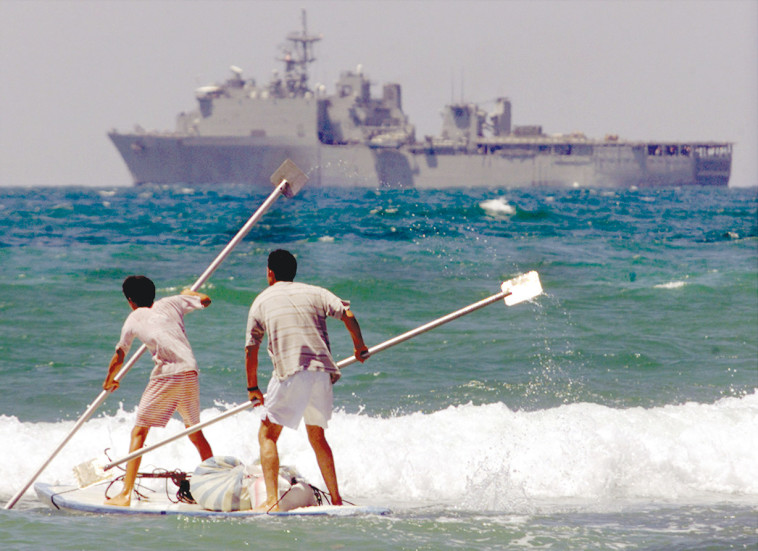 ספינה מול חופי עזה