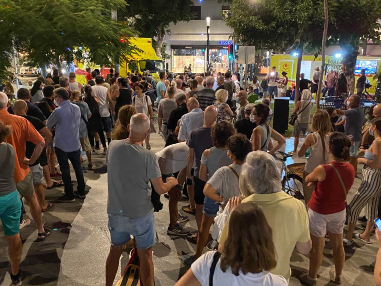 תור לקבלת חיסון שלישי נגד הקורונה בדיזנגוף, תל אביב