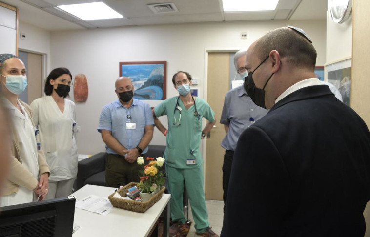 נפתלי בנט בבית החולים איכילוב