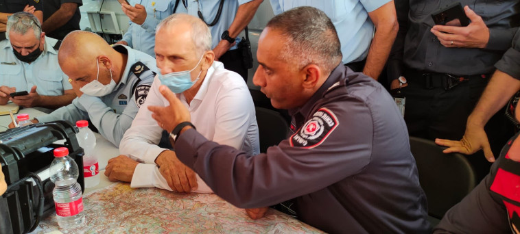 השר לביטחון פנים עמר בר לב בחפ''ק כוחות ההצלה