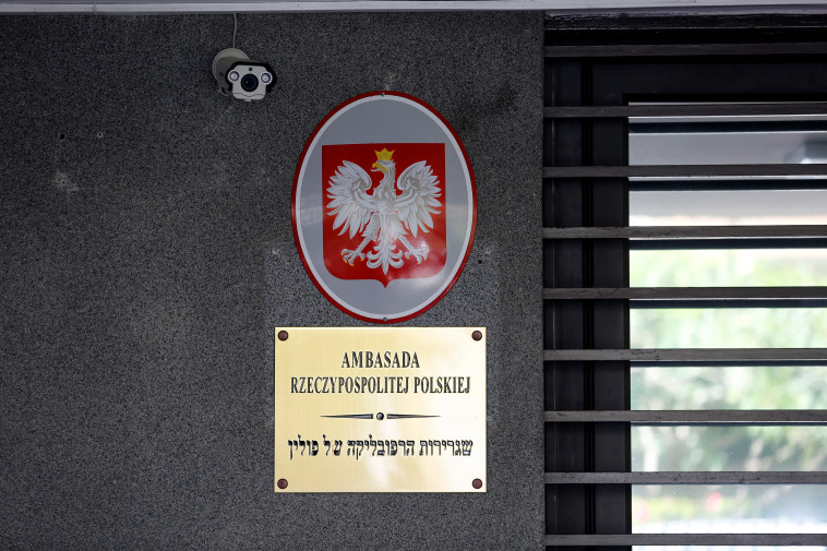 שגרירות פולין בישראל (צילום: REUTERS/Corinna Kern)