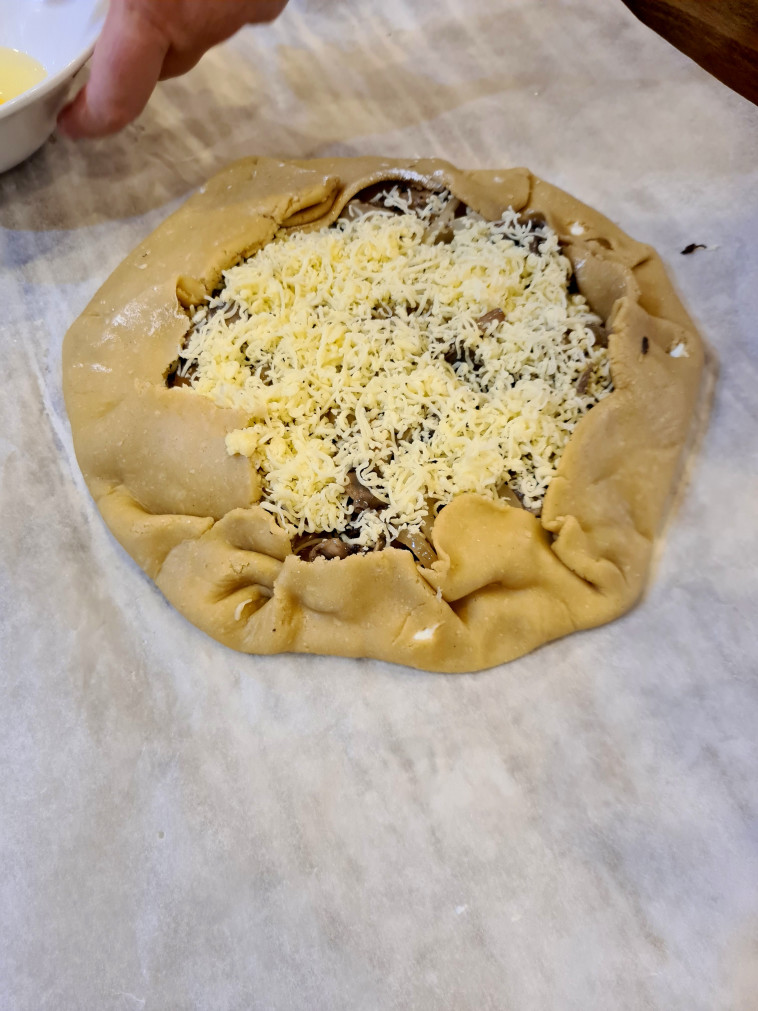 גלאט צרפתי במילוי בצל, פטריות וגבינה בולגרית, פסקל פרץ-רובין