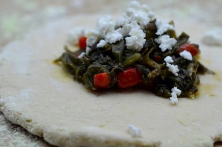 פטאייר, מאפה ערבי במילוי תרד וסומק (שלב הכנה)