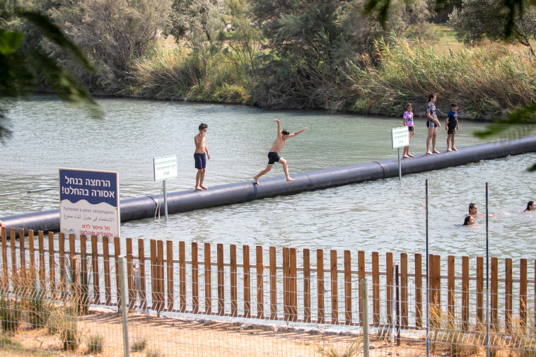 המצוף השחור בנחל האסי