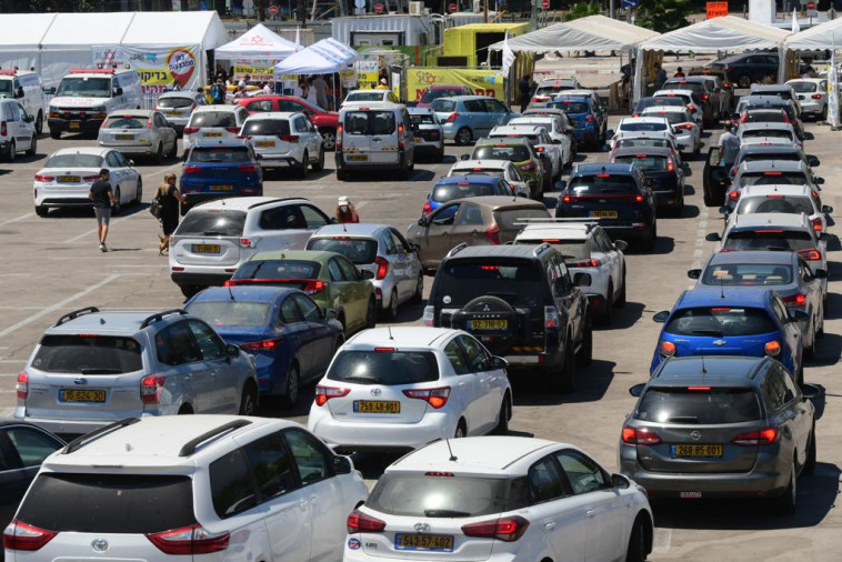 תור לבדיקות קורונה ב''דרייב אין''