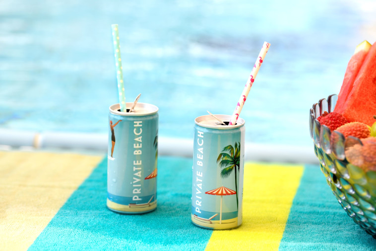 פחיות יין private beach