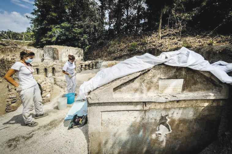 הקבר בו התגלתה הגופה החנוטה (צילום: Archaeological Park of Pompeii)