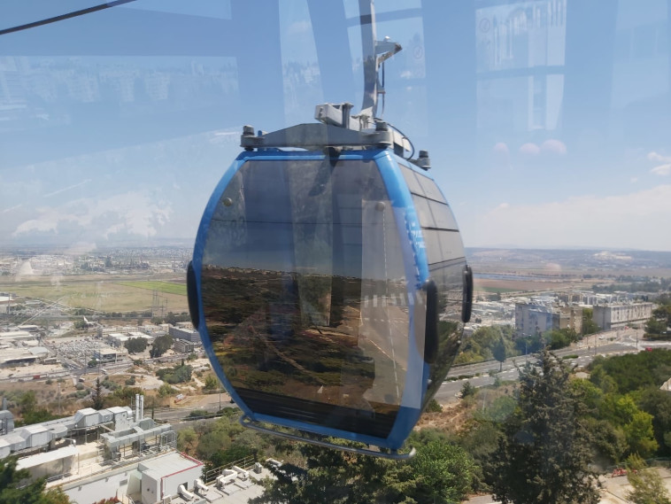 הרכבלית הראשונה בחיפה (צילום: משה כהן)