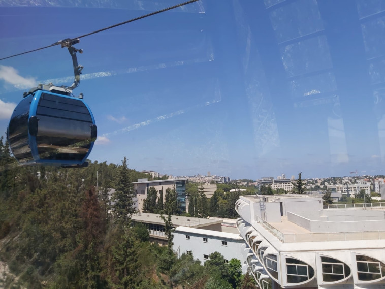 הרכבלית הראשונה בחיפה (צילום: משה כהן)