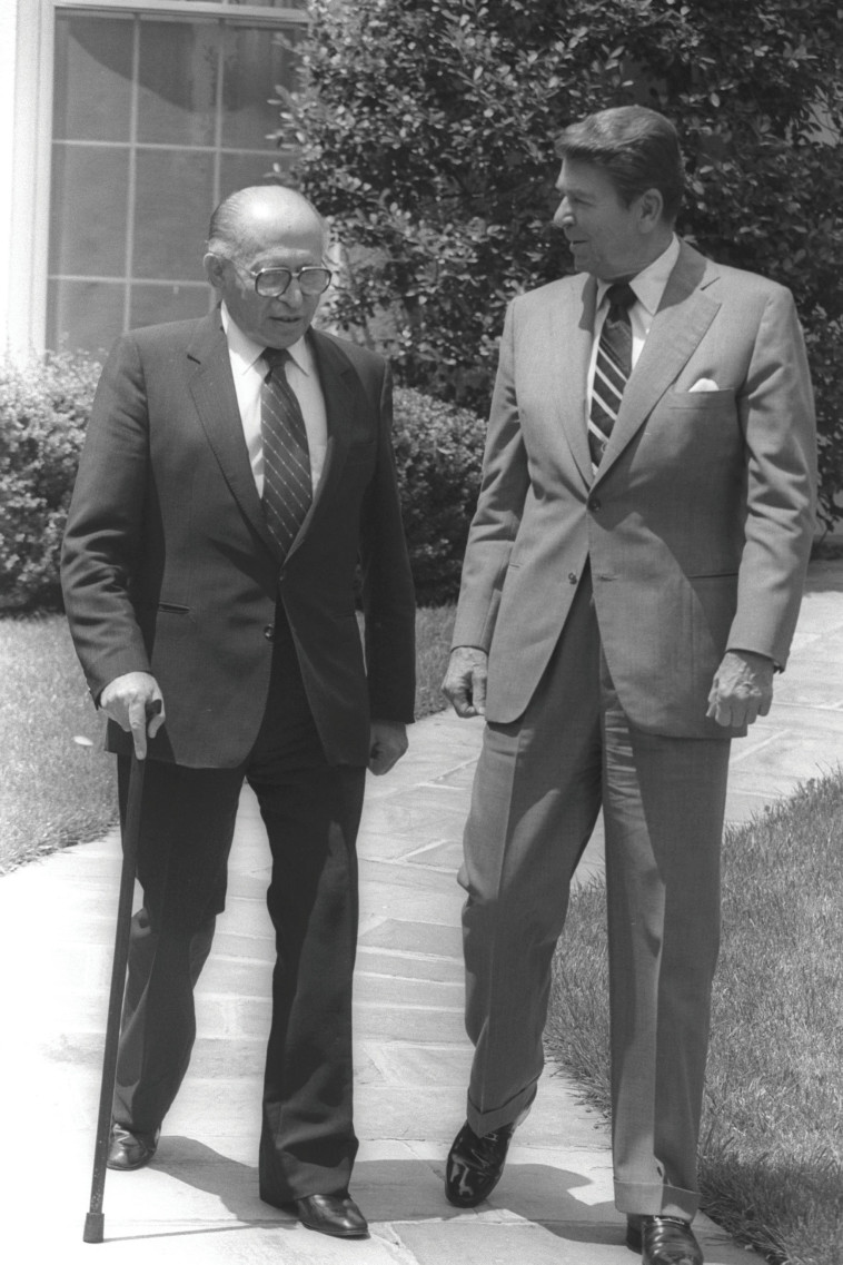 רונלד רייגן ומנחם בגין